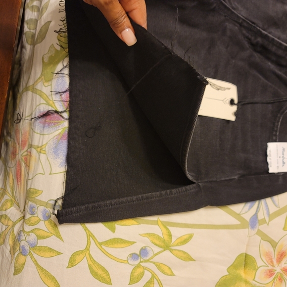 Ban Jara - Picture 2 of 7